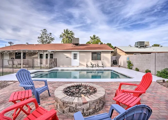 Private Pool + Playground: Family Home!